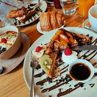 French toast, granola bowl, croissant & latte at Sweet Rawmance in Paris