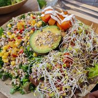 Tartines bowl at Sweet Rawmance in Paris