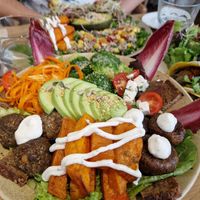 Season bowl at Sweet Rawmance in Paris