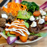 Season bowl at Sweet Rawmance in Paris