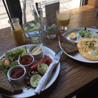 vege-veg (vegan) and frittata (vegetarian) at Mo-Ja Cafe in Krakow