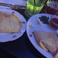 Vegan tortilla (cut in two) with nachos and ketchup at Bämeräng in Berlin