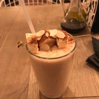 Banana peanut smoothie at Manna Manna in Brasov