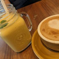 Liftup smoothie and latte at Mr. Farmer - Omotesando in Tokyo