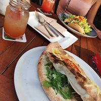 Vegane Calzone und Salat at Aposto in Karlsruhe