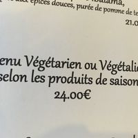 Mention of the vegetarian or vegan menu available. It says that it is made of seasonal products at Le Bistrot des Belles Caves in Tours
