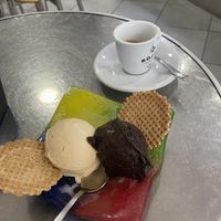 Albioca and chocolate ice cream   at Tutto Gelato Di Viazzi Aldo in Imperia