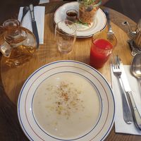 Velouté chou-fleur et cacahuètes at Sare & The in Sare