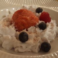 Strawberry sorbet with coconut cream at Franchipani in La Palma