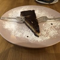 Snickers cake - vegan #Veganuary at Veganic in Krakow