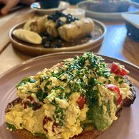 TOFU SCRAMBLE BREADK  at Veganic in Krakow