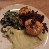 Baked cauliflower with potatoe puree at Veganic in Krakow