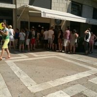 never ending line for luka ice cream  at Luka Ice Cream & Cakes in Split