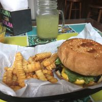 Hamburguesa de portobello con cebolla caramelizada  at Tomeiro in Leon