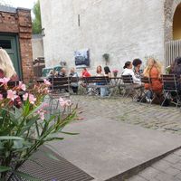 Outdoor seating in the backyard during summer at Godt Brød in Oslo