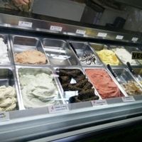 So many options for vegan ice cream!  at La Gelateria del Barri - Born La Ribera in Barcelona