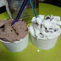 2 tubs of ice cream at La Gelateria del Barri - Born La Ribera in Barcelona