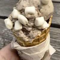 Milk chocolate ice cream cone with marshmallows on top at Glokala Haket Kafé & Bistro in Norrkoping