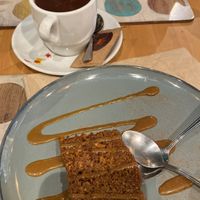 Chocolate caliente con bizcocho de naranja y jengibre.  at Cookaluzka in Madrid