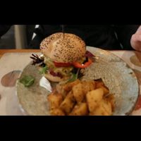 Cook a burger at Cookaluzka in Madrid