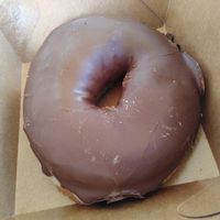 Huge doughnut at Cookaluzka in Madrid