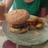 Burger at Cookaluzka in Madrid