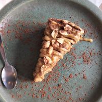 Tarta snickers at Cookaluzka in Madrid