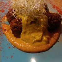 Kaftas con hummus at Cookaluzka in Madrid