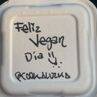 Caja para llevar, te alegra el día el mensaje  at Cookaluzka in Madrid