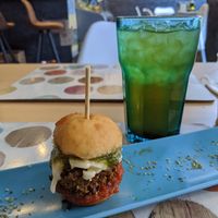 dot burger at Cookaluzka in Madrid