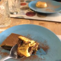 Postre 1 (no me acuerdo) y flan de calabaza al fondo at Cookaluzka in Madrid