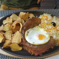 Alheira vegetariana servido com ovo, arroz e batata at Sabor & Arte in Coimbra