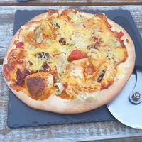 Veggie pizza made vegan at Cafe Sia in Isle Of Skye