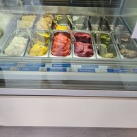 Vegan options in green at Gelateria Latteneve in Milan