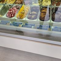 Vegan options in green at Gelateria Latteneve in Milan