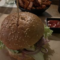 Burger mit beyond meat patty   at Stadtbalkon in Mainz