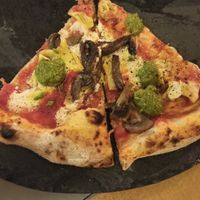 Pizza Alcachofra com Pesto e Funghi at Vesuvio in Recife