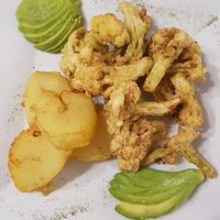 Crocante de coliflor con palta at Mamashana in Nazca