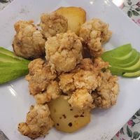 fried cauliflower with potatoes and avocado at Mamashana in Nazca