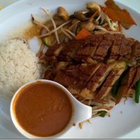 Vegane Ente mit frischem Gemüse und Erdnuss Sauce, köstlich  at Asia-Chay Vegan Cuisine in Bottrop