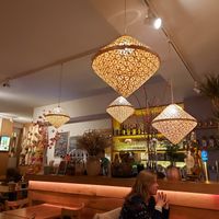 freundlichen Atmosphäre at Hum Vegan Cuisine in Berlin