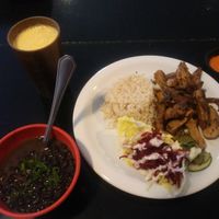 Isca de seitan acebolada, arroz integral, feijão e salada at SuBte Vegan in Sao Paulo