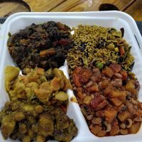 Top left: seitan with spinach, underneath a chickpea curry and butterbeans in coconut milk. On the right rice with black beans and spicy black-eyed beans at Zionly Manna in South East London