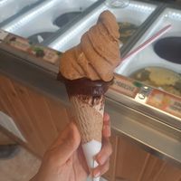 Helado de caramelo salado y chocolate negro vegan at Heladeria La Nativa in Fuerteventura
