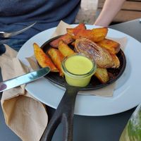 Wedges at Ich Bin So Frey in Landau