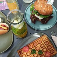 Herzhafte Waffel, cheezy burger & kids menü at Ich Bin So Frey in Landau