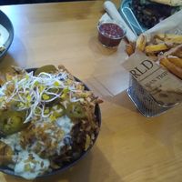 Loaded fries with beans, mince, sour cream at Ich Bin So Frey in Landau