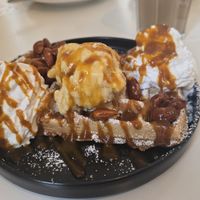 Pumpkin Spiced Waffel mir Vanilleeis at Ich Bin So Frey in Landau