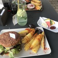 Burger mit Hauslimonade ❤️ at Ich Bin So Frey in Landau