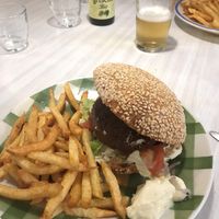 Burger et frites at La Face B in Lille